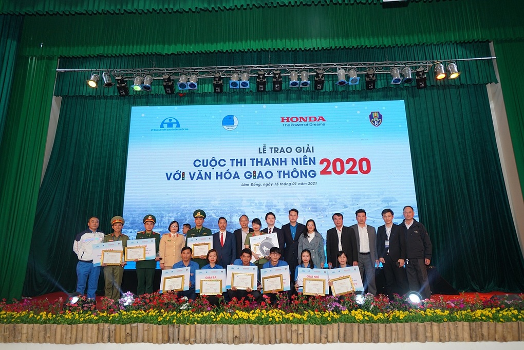 Honda trao giải cuộc thi ‘Thanh niên với giao thông năm 2020’